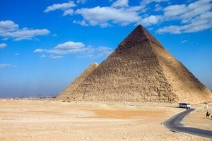 В Египте после реставрации вновь открыта пирамида Хефрена 

